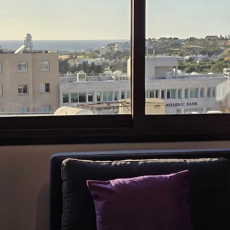 Spacious Two Bedroom Suites In Old Town * פאפוס