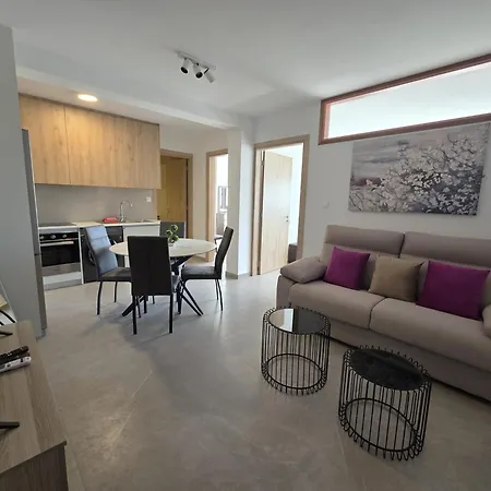 Two-bedroom By Kentrikon 1924, Old Town * פאפוס